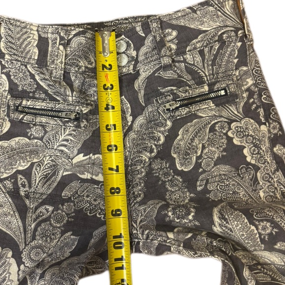 Pilcro Monochrome Leaf Print Flare Pants - Picture 13 of 15